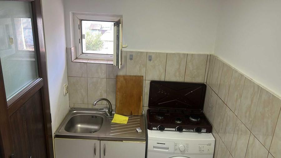 Garsonieră decomandată în Central