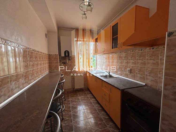Apartament cu 2 camere decomandat, mobilat în Central