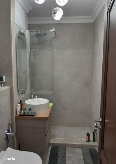 Apartament cu 3 camere decomandat, mobilat în Central