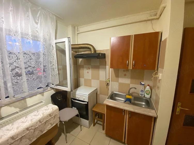 Garsonieră decomandată în Rahova