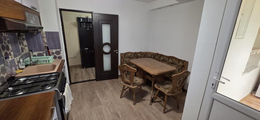 Apartament cu 3 camere decomandat în 1 Mai
