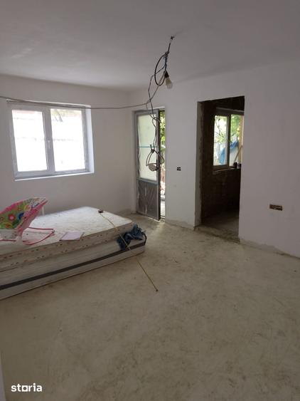 Casă cu 4 camere cu Teren 174 Mp în Călărași