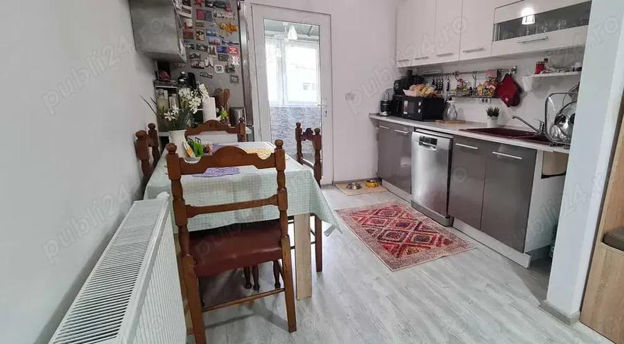 Apartament cu 4 camere decomandat în Gară
