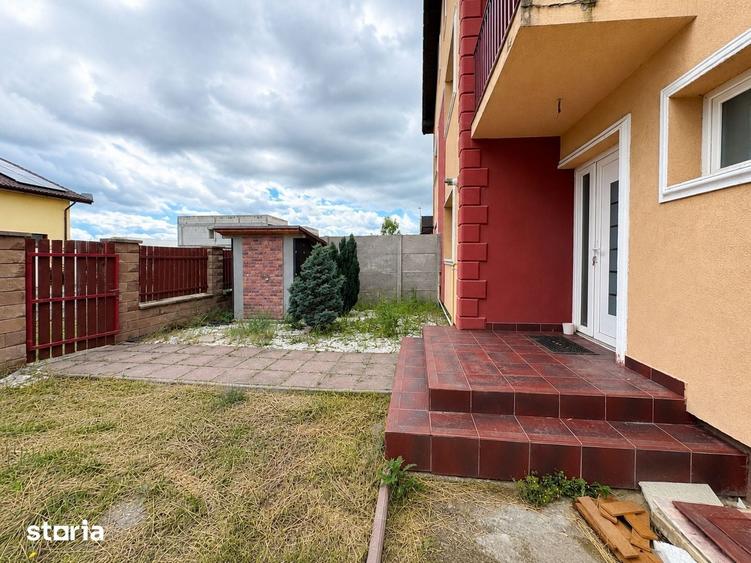 Casă cu 5 camere cu Teren 369 Mp în Soarelui