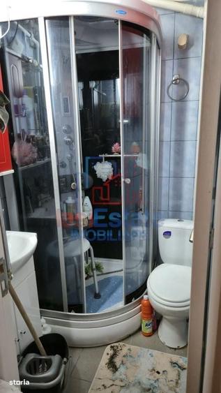 Apartament cu 3 camere decomandat în Podu Roș