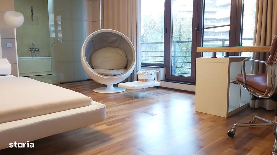 Apartament cu 3 camere semidecomandat în Plopilor