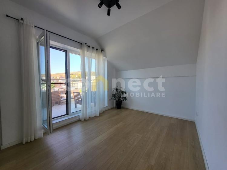Apartament cu 3 camere semidecomandat, mobilat în Iris