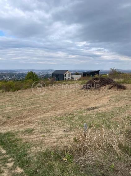 Teren agricol extravilan de 952 mp, în Bucium