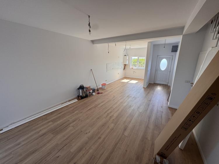 Duplex cu 4 camere cu Canalizare în Moșnița Nouă