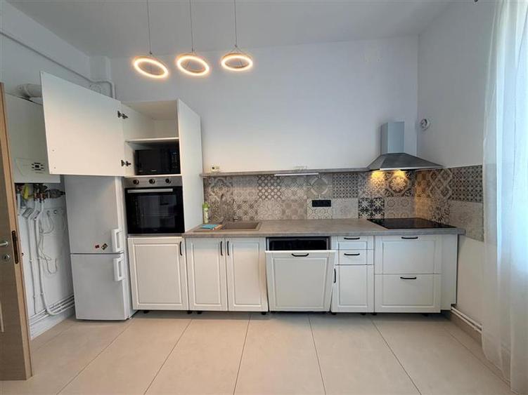 Apartament cu 3 camere semidecomandat în Grigorescu