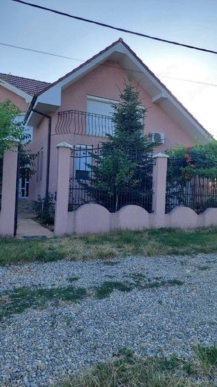 Casă cu 4 camere cu Teren 612 Mp în Podgoria