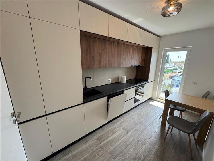 Apartament cu 2 camere decomandat, mobilat în Est