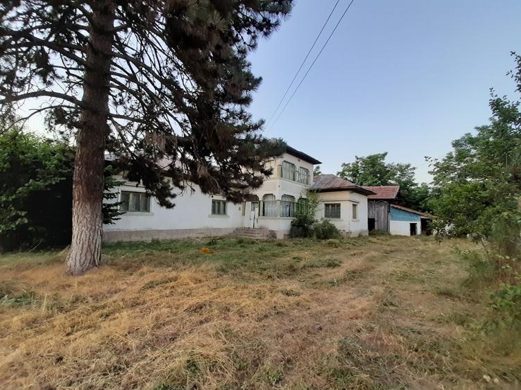 Casă cu 4 camere în Fâlfani