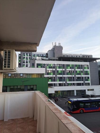 Inchiriez apartament proaspat renovat vis a vis de Spitalul Judetean