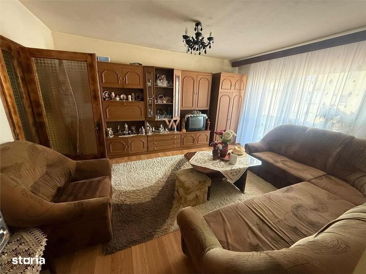 Apartament cu 4 camere semidecomandat în Turnișor