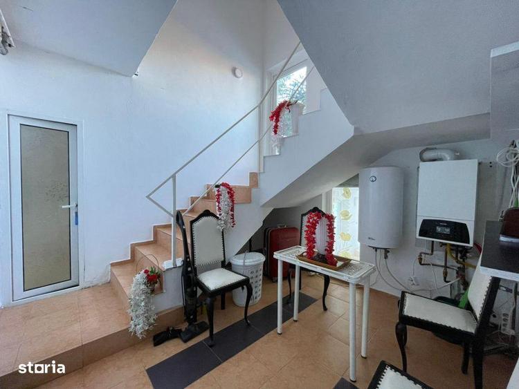 Casă cu 9 camere cu Teren 550 Mp în Băneasa