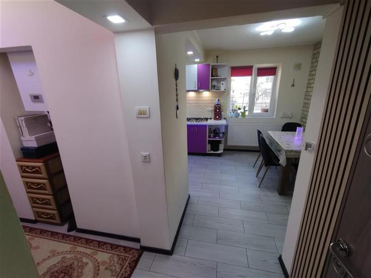 Apartament cu 3 camere semidecomandat în Central