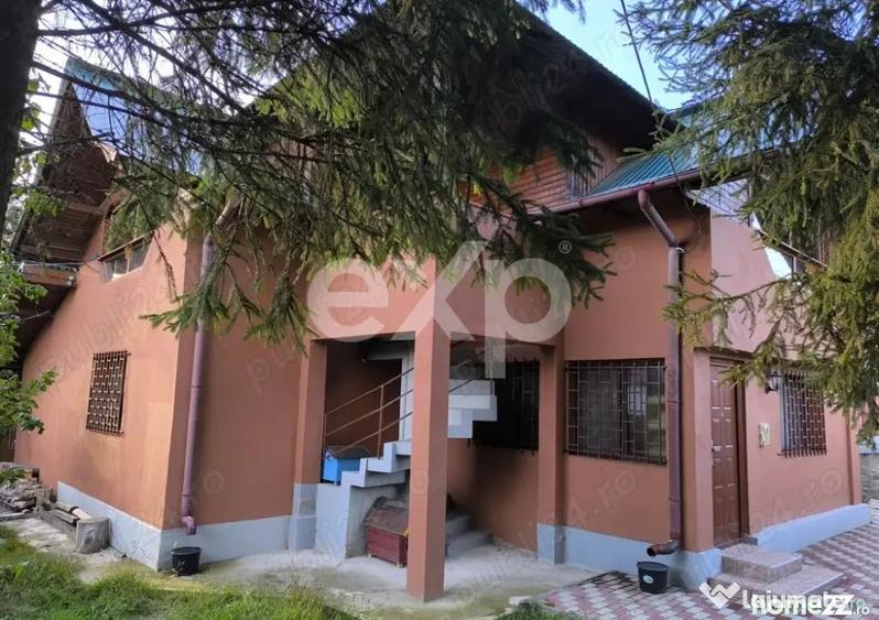 Casă cu 5 camere cu Teren 2100 Mp în Mălureni