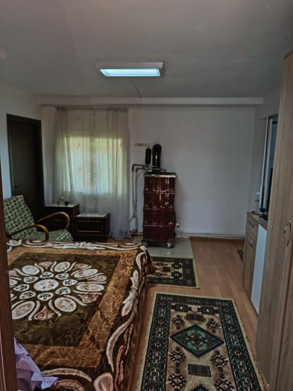 Casă cu 4 camere decomandat în Central