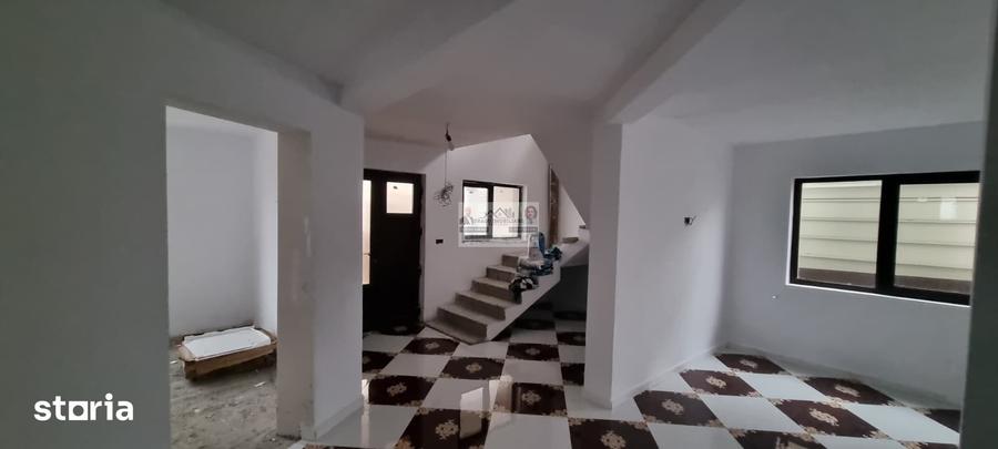 Casă cu 5 camere cu Teren 504 Mp în Tătărăști
