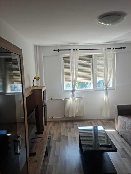 Apartament cu 2 camere semidecomandat în Victoriei