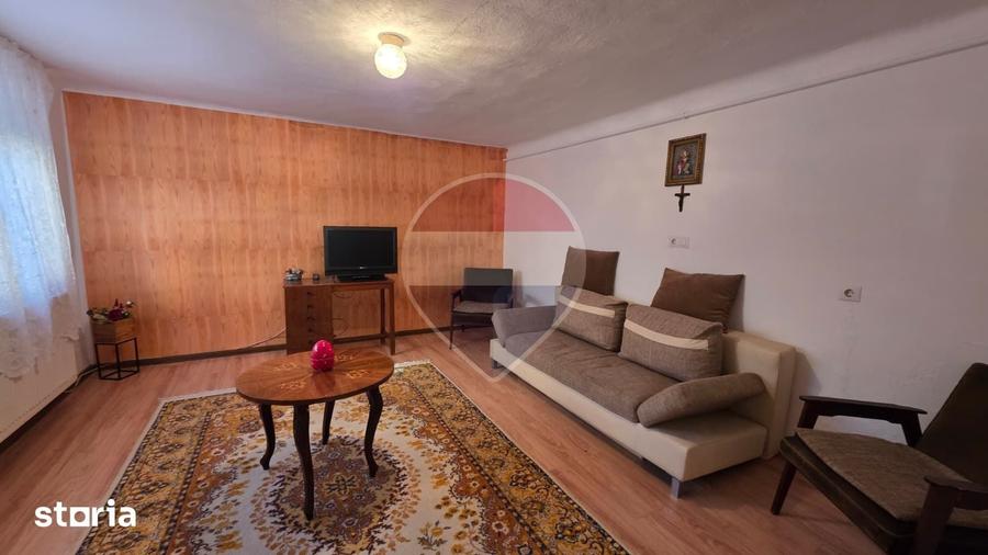 Casă cu 4 camere cu Teren 452 Mp în Central