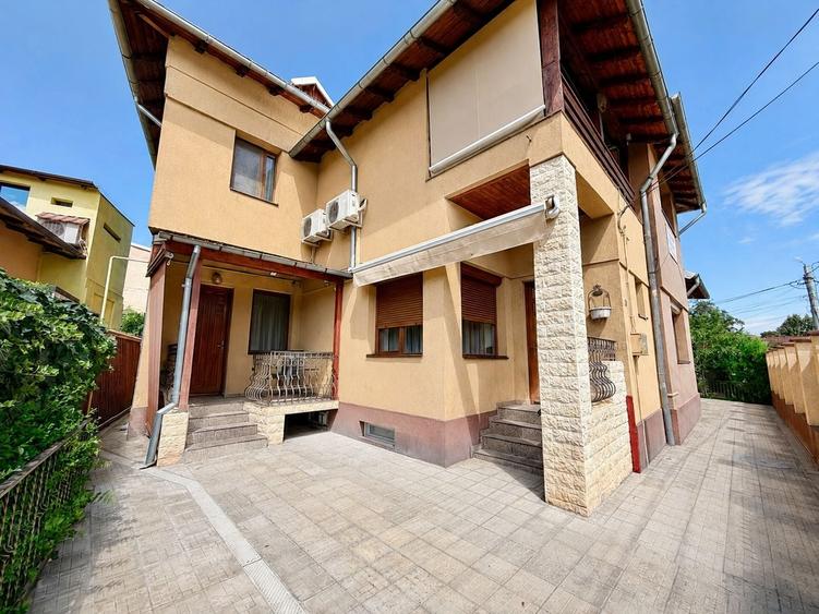 Casă individuală cu 4 camere cu Teren 234 Mp în Central