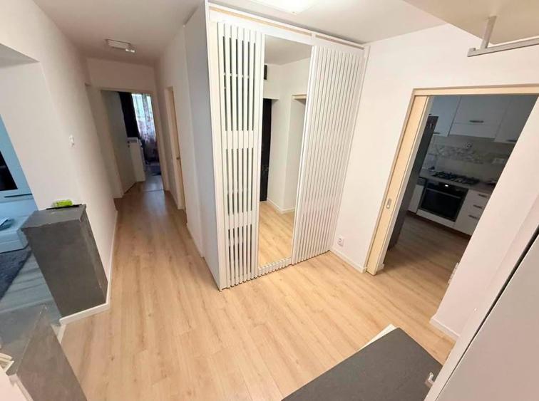 Apartament cu 4 camere în Săsar