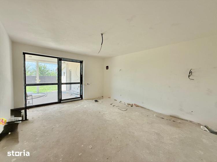 Casă cu 5 camere cu Teren 650 Mp în Odăi
