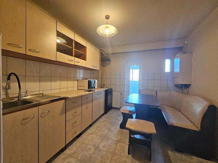 Apartament cu 3 camere decomandat în Dorobanți