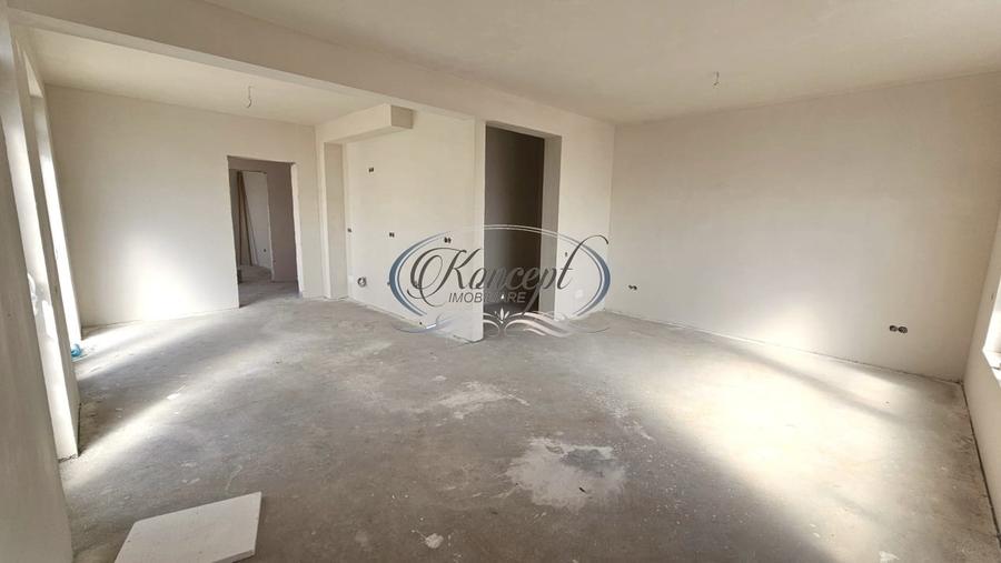 Duplex cu 5 camere cu Canalizare în Dâmbul Rotund
