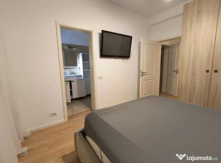 Apartament cu 3 camere semidecomandat în 1 Mai