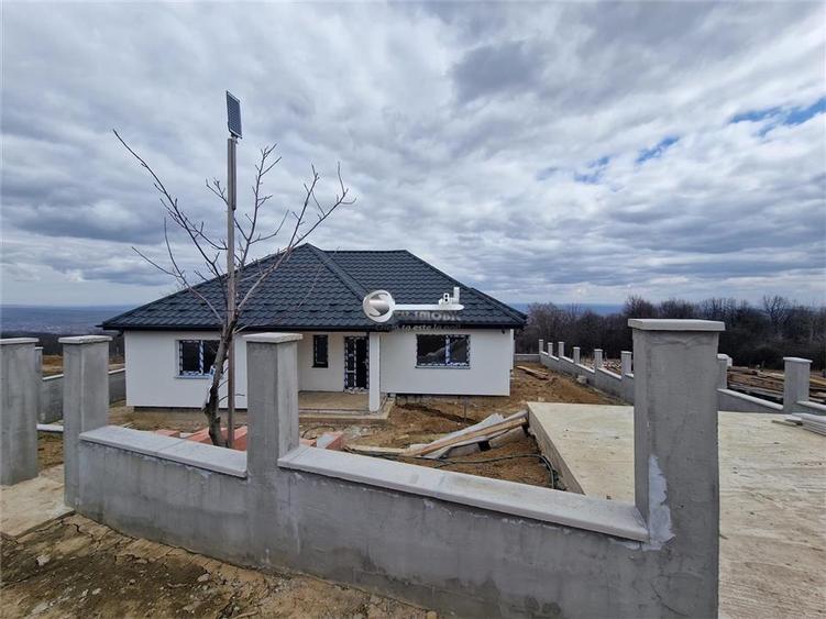 Casă individuală cu 4 camere cu Teren 500 Mp în Bârnova
