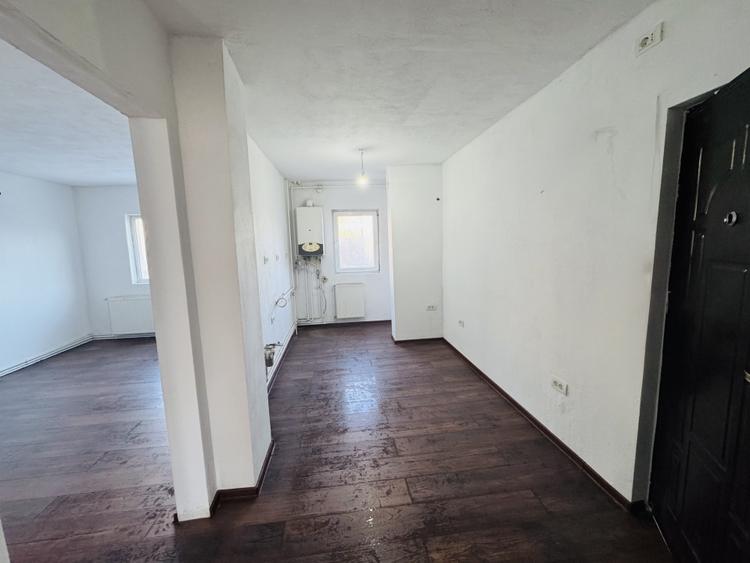 Apartament cu 3 camere decomandat în Lipovei
