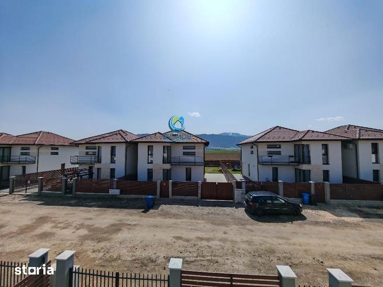Casă cu 4 camere cu Teren 600 Mp în IAR