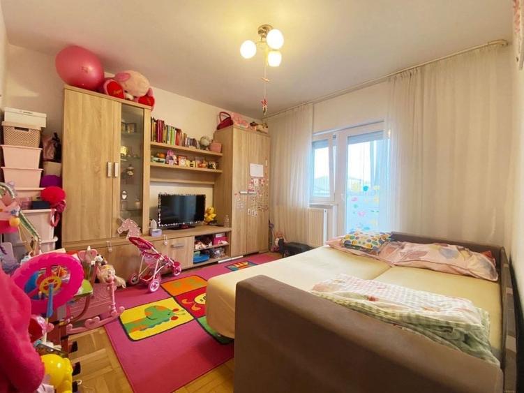 Apartament cu 3 camere de vanzare - Cartierul Rogerius, Str. Theodor Sperantia - 13