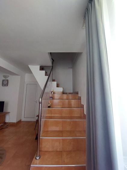 Casă cu 5 camere cu Canalizare în Izvoru Muntelui