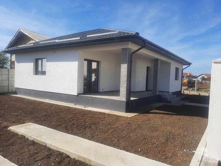 Casă cu 3 camere în Domnești