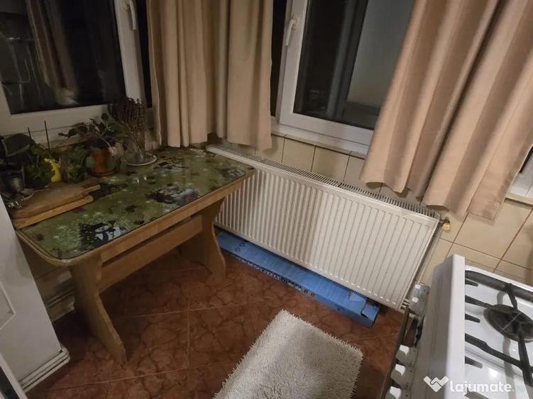 Apartament cu 2 camere decomandat în Galata