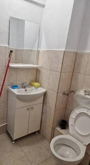 Apartament cu 3 camere semidecomandat în Exterior Vest
