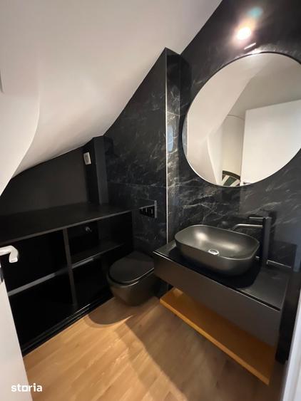 Casă cu 5 camere cu Teren 100 Mp în Central