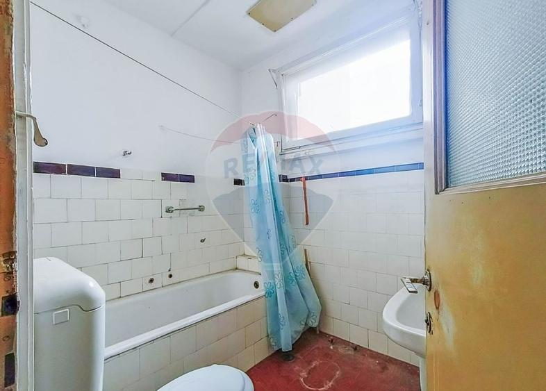 Apartament cu 3 camere semidecomandat în Magheru