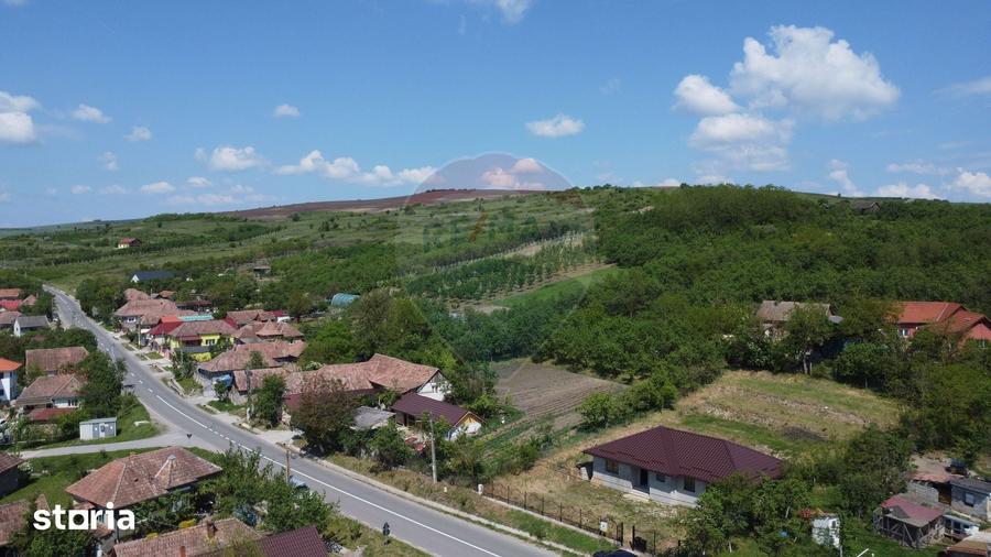 Casă cu 4 camere cu Teren 1109 Mp în Bonț