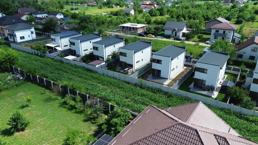 Casă individuală cu 3 camere cu Canalizare în Central