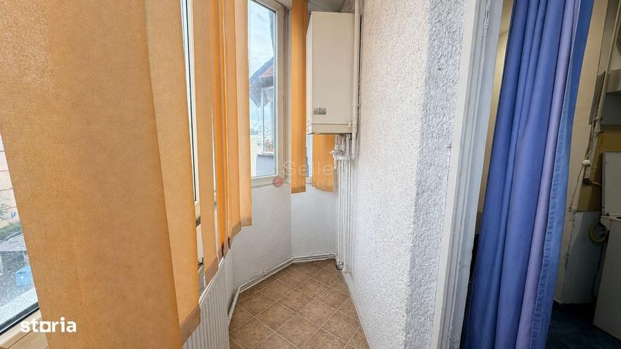 Apartament cu 3 camere decomandat în Astra