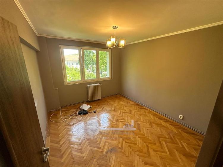 Apartament cu 3 camere semidecomandat în Ultracentral