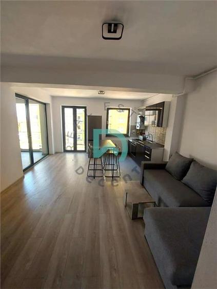 Apartament cu 2 camere decomandat în Tractorul