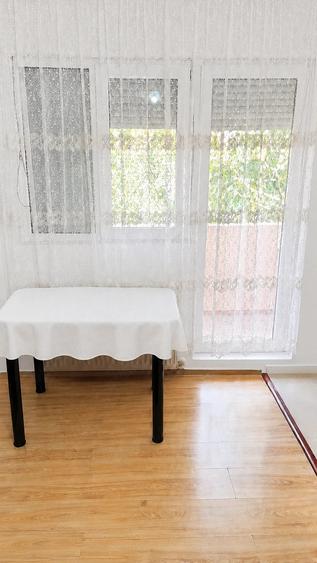 Apartament cu 2 camere semidecomandat în Berceni