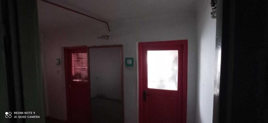 Apartament cu 3 camere decomandat în Sud