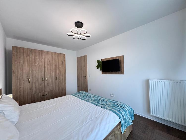Apartament cu 2 camere decomandat, mobilat în Tractorul